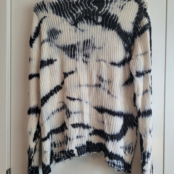 Black and White Tie-Dye Sweater - Picture 5 of 5